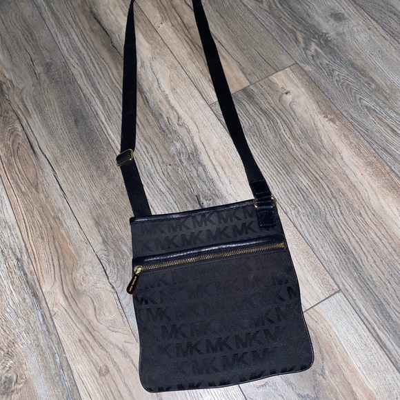Michael Kors Crossbody Bag - Picture 1 of 1